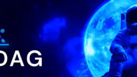 网友轮椅邂逅邓超 影帝主动合影显温馨